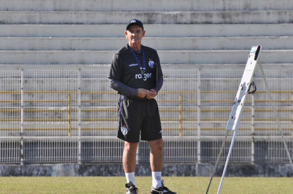 Com foco total no Paulista A2 de 2024, técnico se reúne com diretoria do XV de Piracicaba