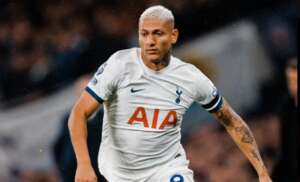 INGLÊS: Com boa atuação de Richarlison, Tottenham bate Fulham e é líder