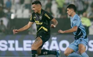 Botafogo 1 x 1 Athletico - Apagão no Nilton Santos interrompe partida
