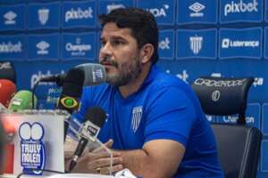 Série B: Barroca elogia o Avaí, mas projeta ajustes para confirmar permanência