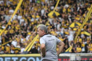 Série B: Cláudio Tencati prega 'tudo ou nada' na reta final do Criciúma; Helder chega a jogo 100 pelo Tigre