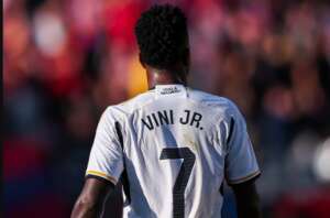 ESPANHOL: Vinicius Júnior marca de peito, Rodrygo brilha e Real Madrid goleia Valencia