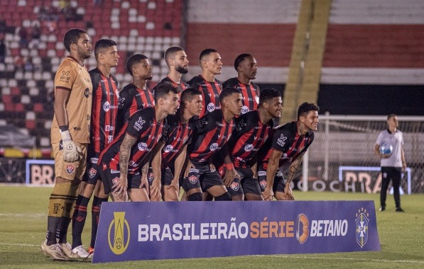 Série B: Vitória dispara na luta pelo título; quarteto tem mais de 70% de chances de acesso