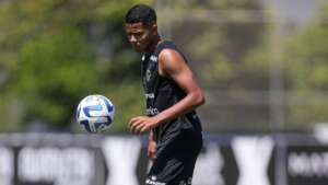 Jovem Wesley pede para Corinthians 'levantar a cabeça' e crê em vitória contra o Flamengo