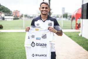 Weslley Patati renova com o Santos por 3 anos: 'Agora é me firmar e fazer história'