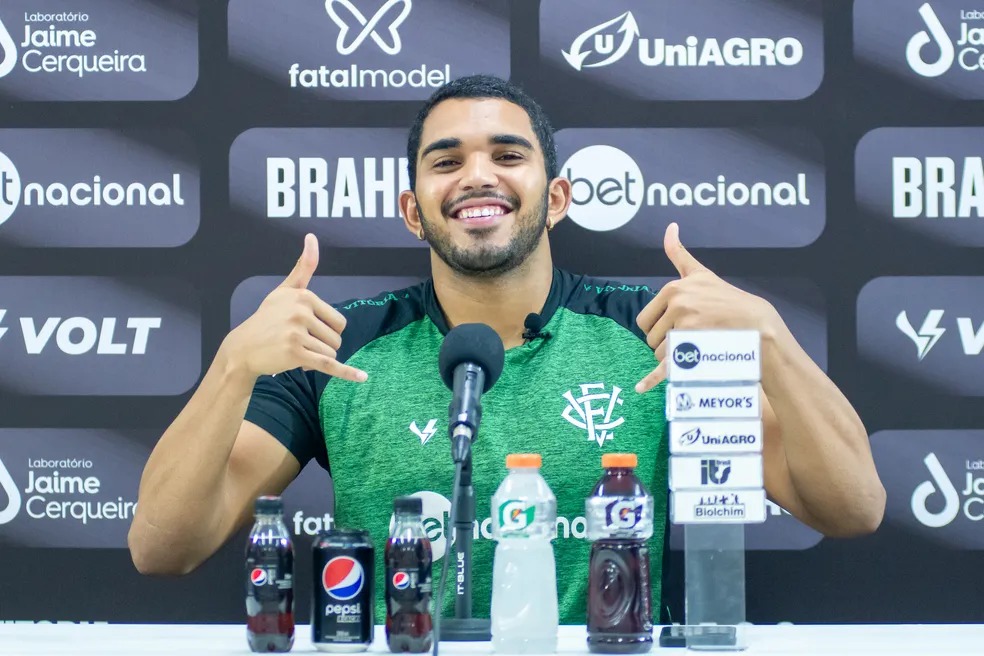 Revelado pelas categorias de base do Vitória, Lucas Arcanjo é titular do gol rubro-negro (Foto: Victor Ferreira/EC Vitória)