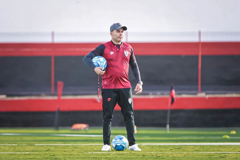 Jair Ventura quer carimbar bom trabalho no Atlético-GO com acesso para a Série A (Foto: Ingryd Oliveira/ACG)