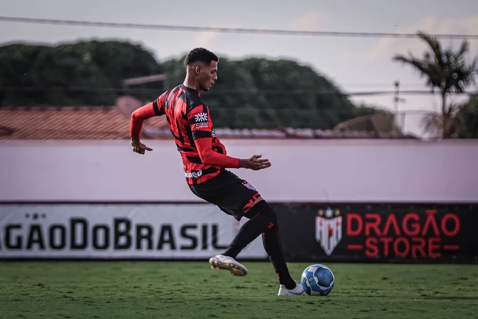 Série B: Zagueiro do Atlético-GO celebra boa fase do time na reta final