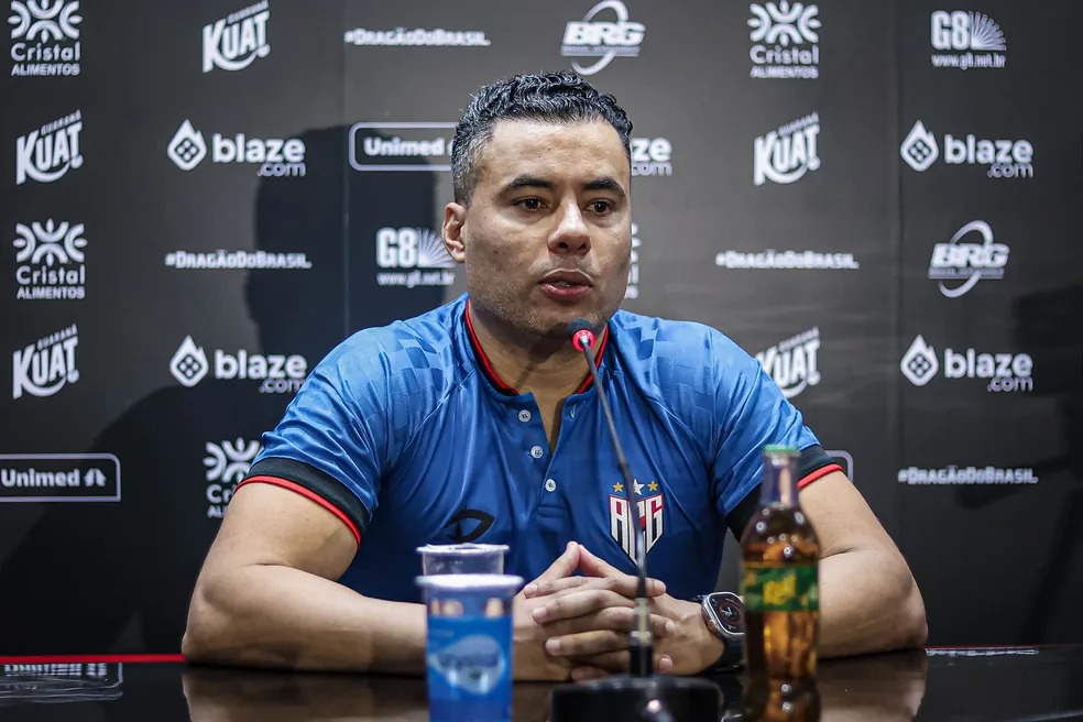 Jair Ventura comentou sobre o bom trabalho que faz no Atlético-GO na Série B (Foto: Ingryd Oliveira/ACG)