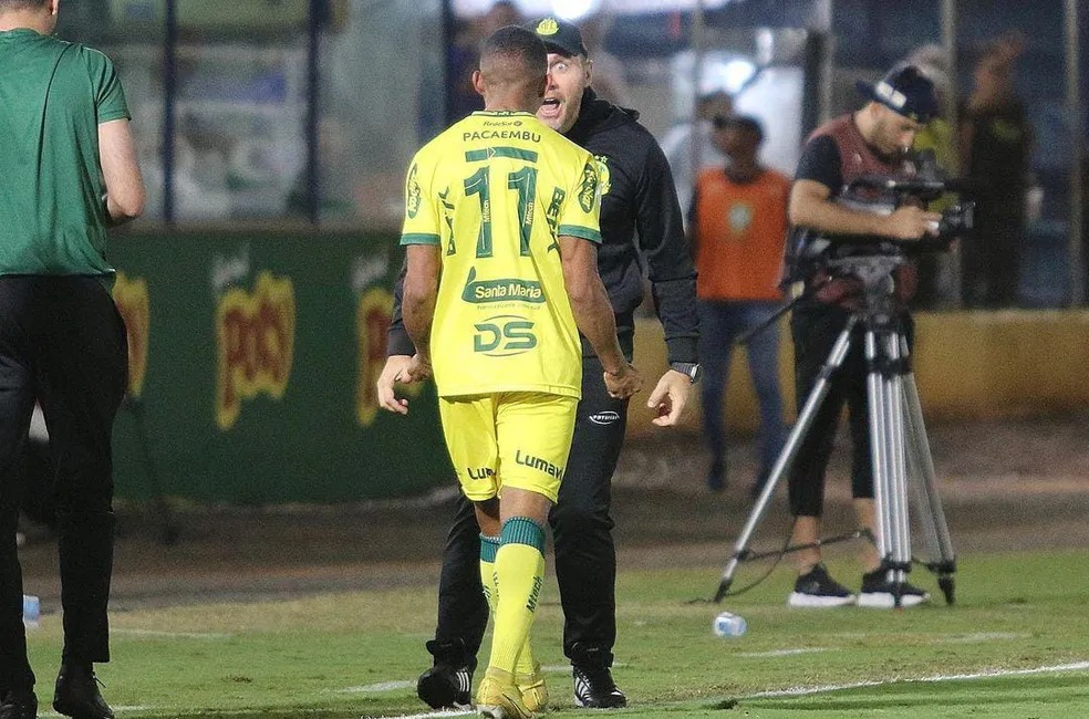 Negueba vive boa fase com a camisa do Mirassol (Foto: Marcos Freitas/Agência Mirassol)