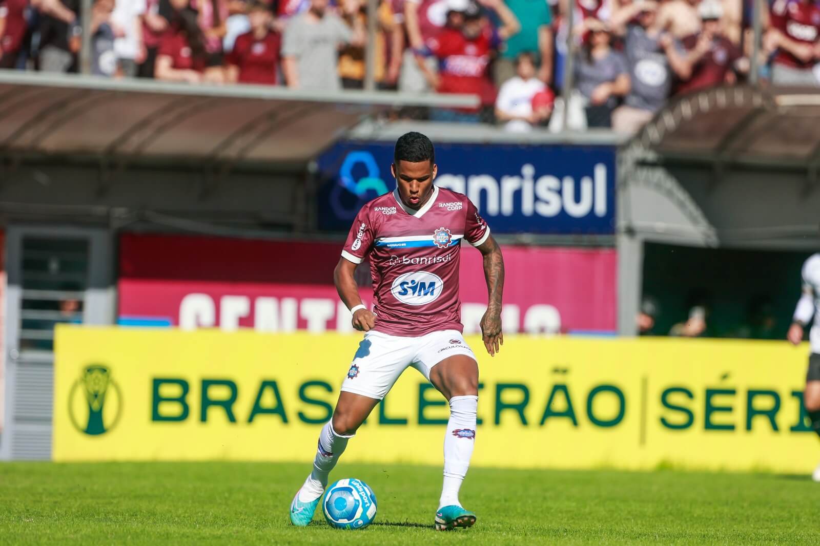 Caxias-RS contrata em definitivo volante emprestado em 2023 pelo Grêmio