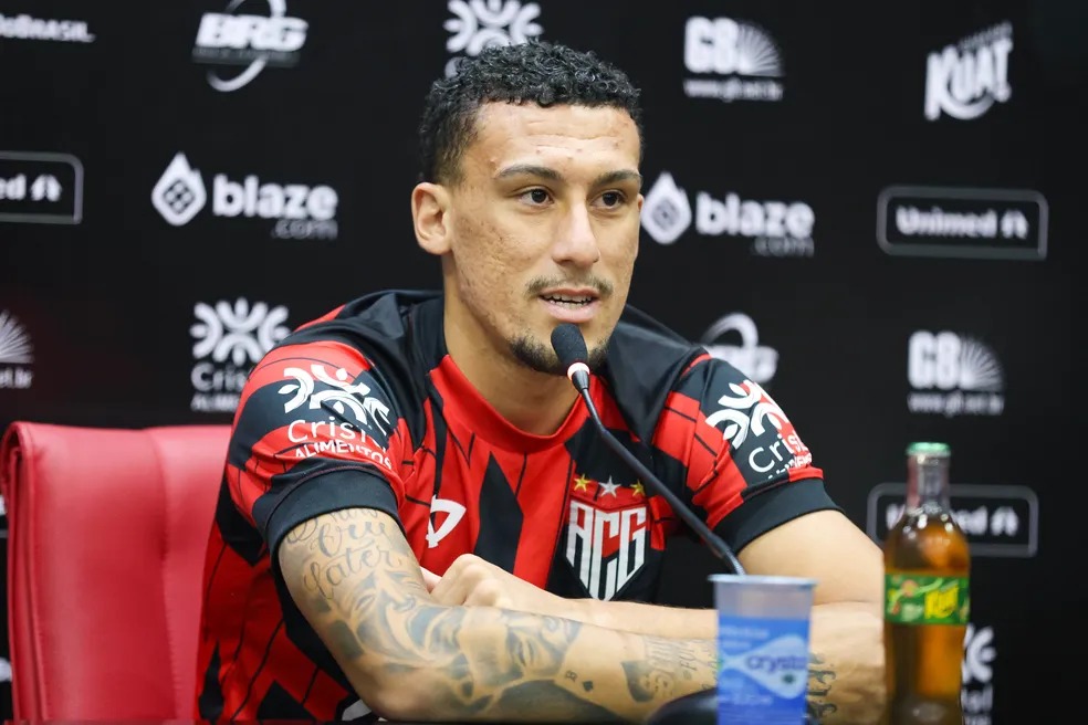 Gabriel Baralhas vive fase artilheira no Atlético-GO (Foto: Ingryd Oliveira / ACG)