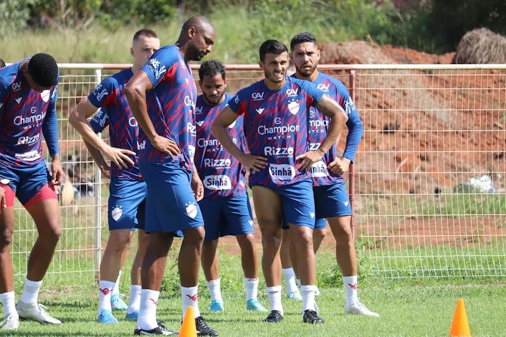 Vila Nova mantém esperanças de subir após vitória contra o Atlético-GO (Foto: Comunicação/Vila Nova F.C.)