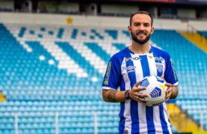 Série B: FIFA isenta meia em imbróglio com clube da Romênia e livra Avaí de cobrança por rescisão