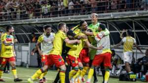 Brusque é aplaudido pela torcida mesmo após vice-campeonato: 