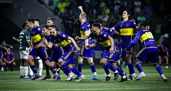 Como os jogadores do Boca Juniors batem pênaltis?