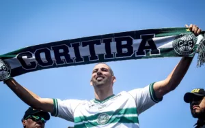 Atacante do Coritiba faz declaração sobre a guerra em Israel: 