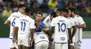 Capitão do Cruzeiro rebate torcedor após cobrança: 