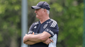 Felipão deseja sorte a Diniz na final da Libertadores e descarta coro por Paulinho na seleção