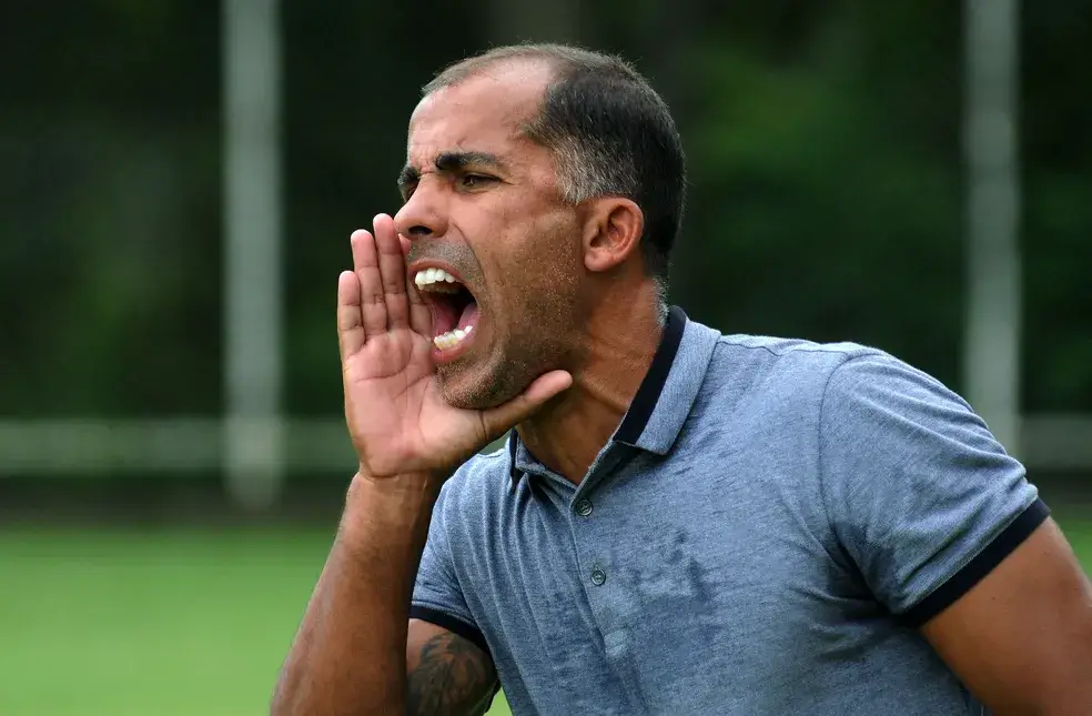 Volta Redonda-RJ anuncia ex-meia conhecido como treinador para 2024