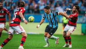 Grêmio x Flamengo - Mengão quer se aproveitar de crise rival para colar no líder Botafogo