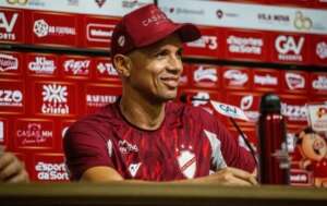 Série B: Higo Magalhães é apresentado no Vila Nova e analisa briga por acesso: 