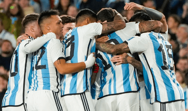 Argentina vence Paraguai e segue 100% nas Eliminatórias da Copa do Mundo