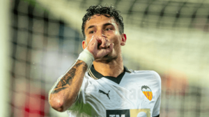 ESPANHOL: Valencia bate Cádiz com dois golaços e cola no G6