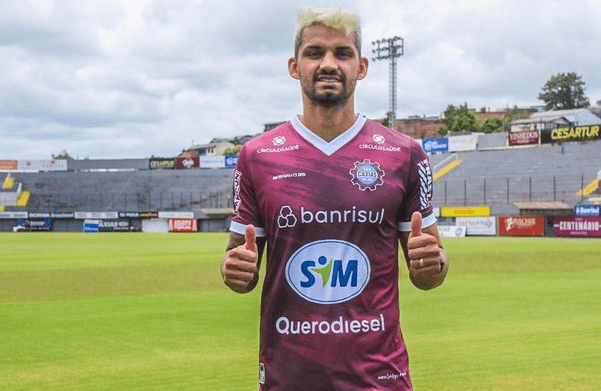 Ypiranga contrata zagueiro do Caxias