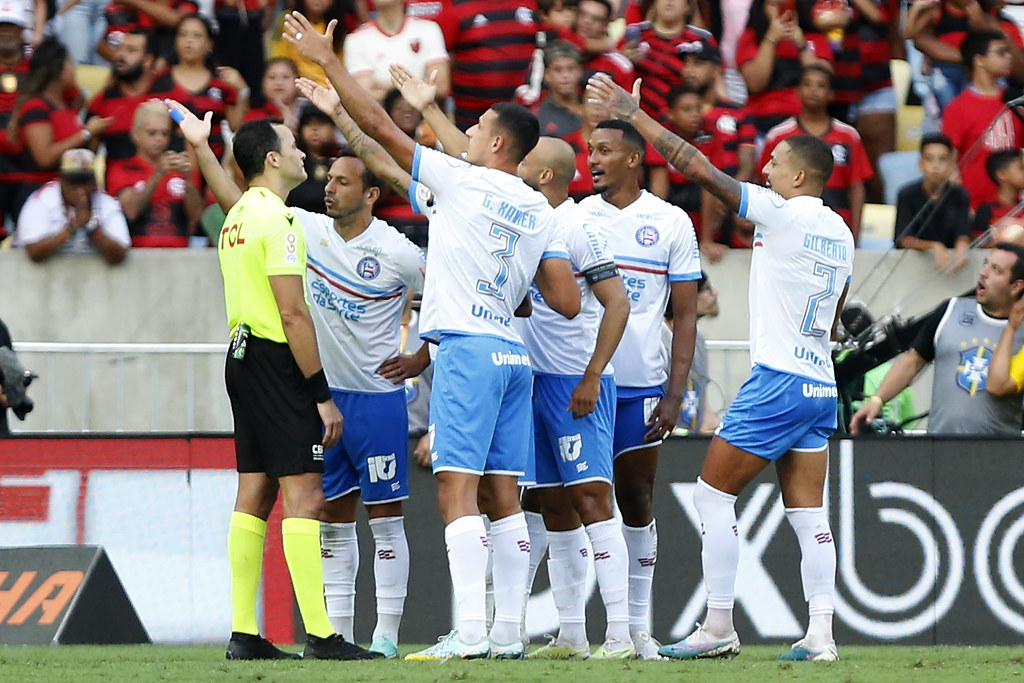 Bahia entra com representação contra arbitragem diante do Flamengo