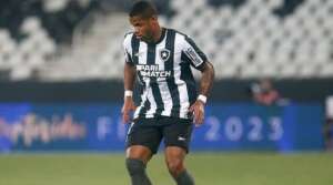 Destaque do Botafogo, Júnior Santos exalta vitória em clássico: 'Fizemos um grande jogo'