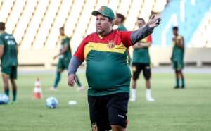 Série B: Fernando Marchiori faz ajustes no Sampaio Corrêa em treino no Castelão