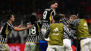 ITALIANO: Juventus vence no fim e dorme na liderança isolada
