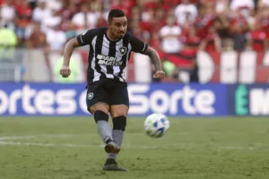 Rafael responde provocações após nova vitória do Botafogo: 