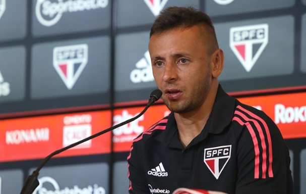 Rafinha confirma que renovará contrato com o São Paulo até o fim de 2024