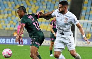 Renato Augusto reprova segundo tempo de 'chutões' do Corinthians: 'A gente parou de jogar'