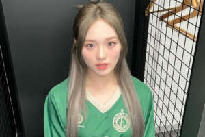 Guarani: Dançarina japonesa posta foto com camisa do clube e viraliza