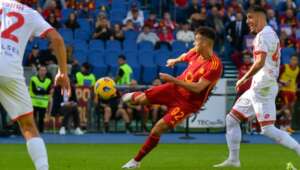 ITALIANO: Com um a mais, Roma sofre, marca no fim e vence a 3ª consecutiva