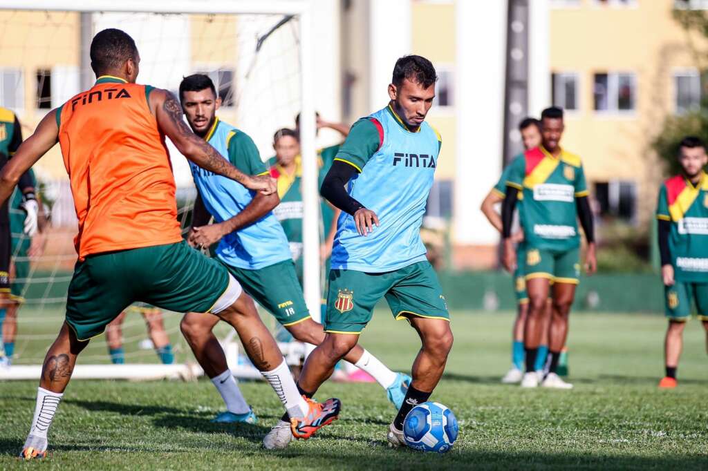 Robinho pede atenção ao Sampaio Corrêa para jogo com Vitória