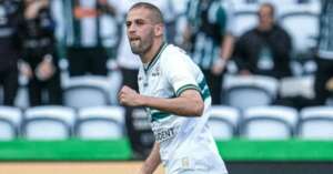 Slimani se machuca em jogo com Moçambique e Coritiba anuncia recuperação na Argélia