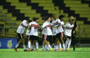 BRASILEIRO SUB-17: São Paulo supera o Flamengo e fica perto da decisão