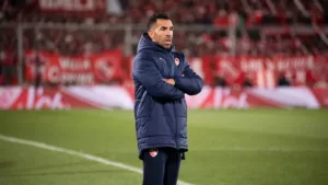 Campeão brasileiro com Corinthians sofre acidente doméstico e dá dez pontos na sobrancelha