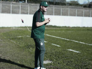 Técnico Thiago Kosloski minimiza briga entre jogadores do Coritiba: 