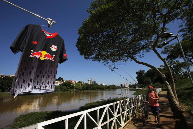 Red Bull Bragantino homenageia passado no lançamento de releitura da camisa Carijó