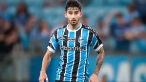 Palmeiras monitora volante do Grêmio para 2024