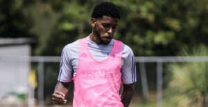 Wesley Gasolina treina pela primeira vez após lesão; Veja