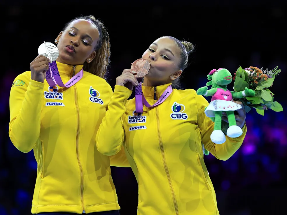 Rebeca e Flavinha celebram recorde de medalhas no Mundial de Ginástica: ‘Sonho realizado’