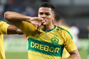 Jovem lateral do Cuiabá interessa ao Braga-POR depois de temporada de destaque