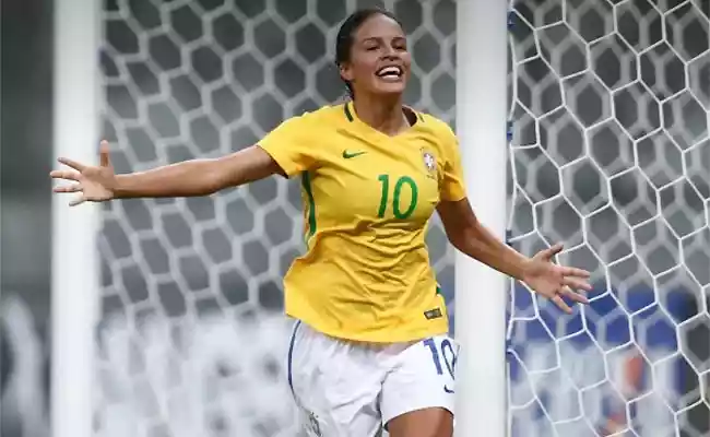 Gabi Nunes prevê dificuldades contra o Japão e Luana vê contra-ataque como arma brasileira