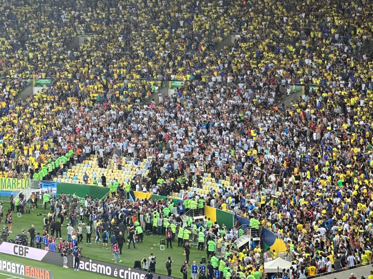 Torcedores de Brasil e Argentina brigam no Maracanã